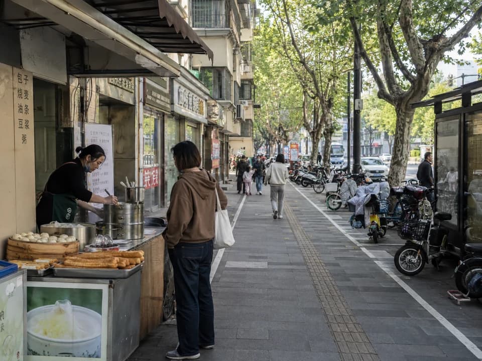 杭州清晨街区气氛