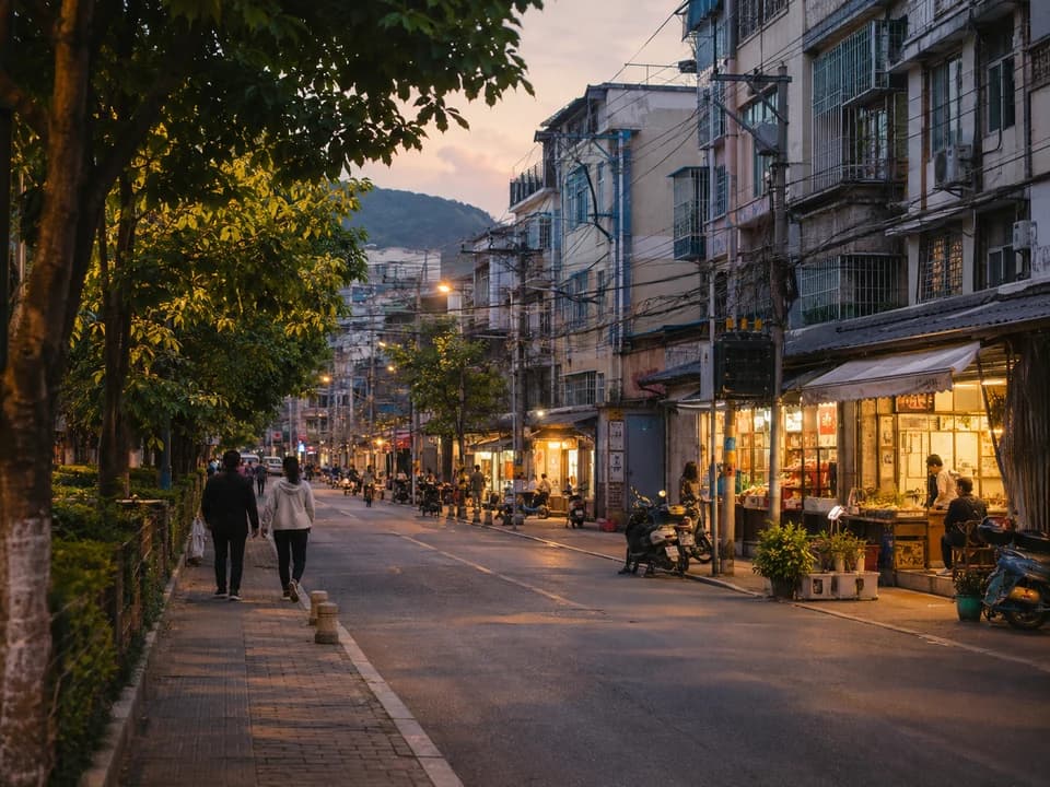 昆明晚间散步与街区灯光