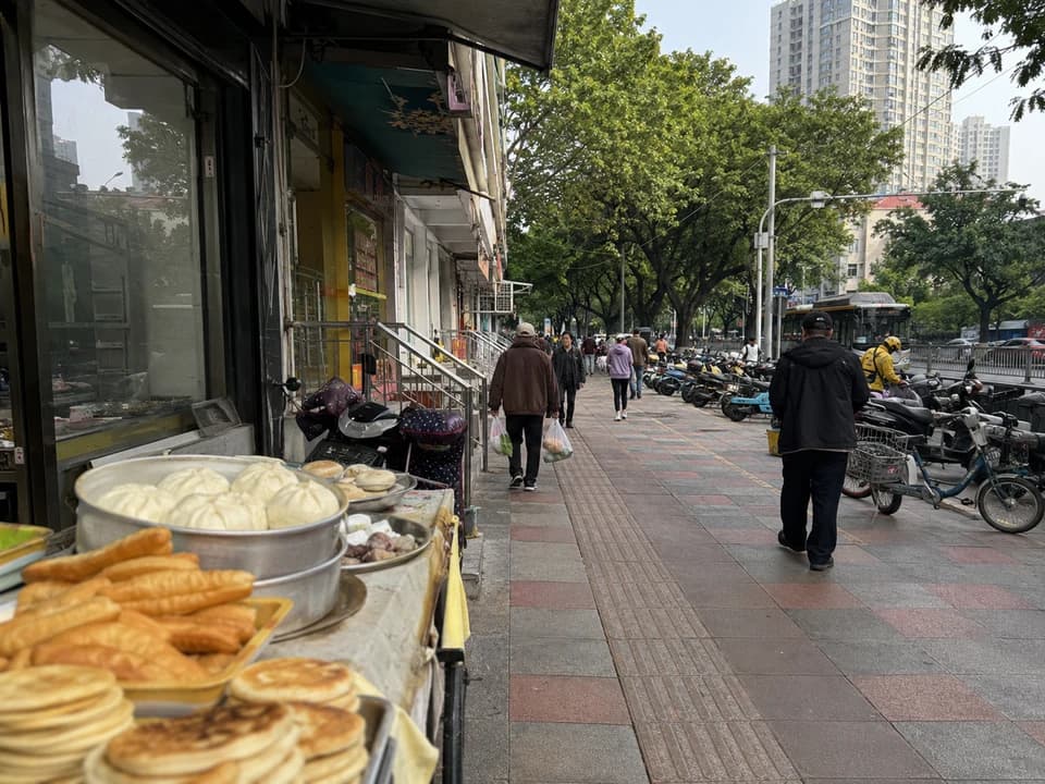 青岛清晨街区气氛