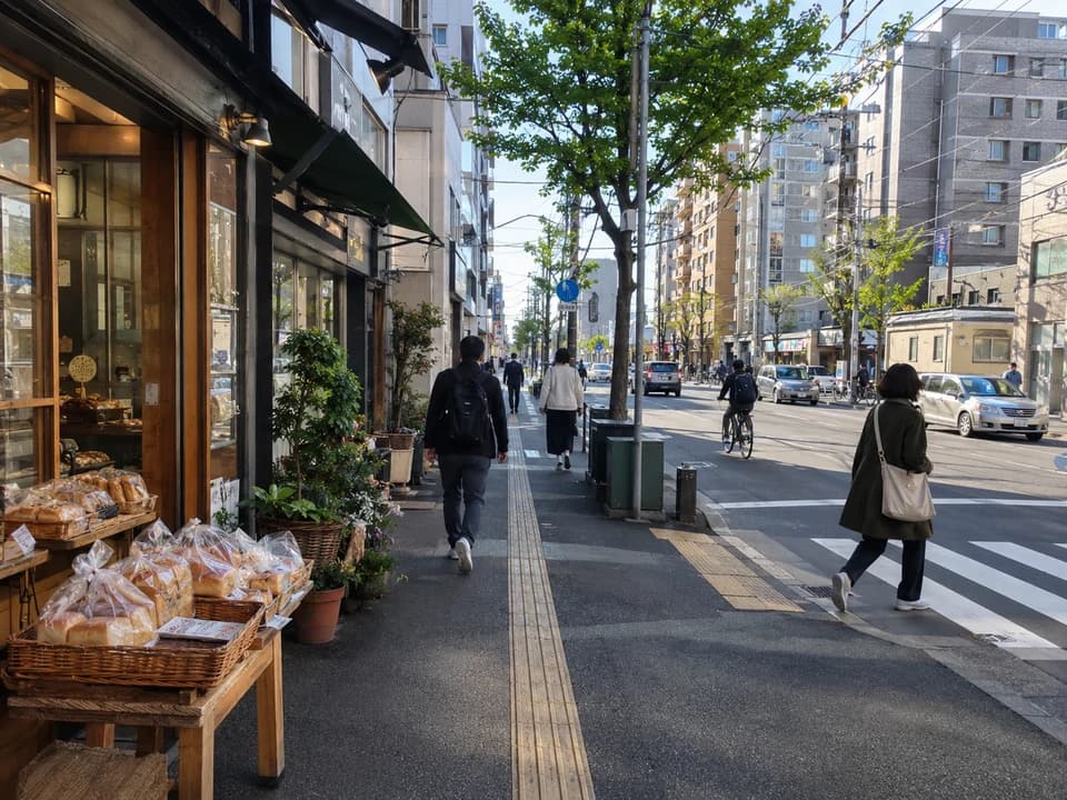 札幌清晨街区气氛