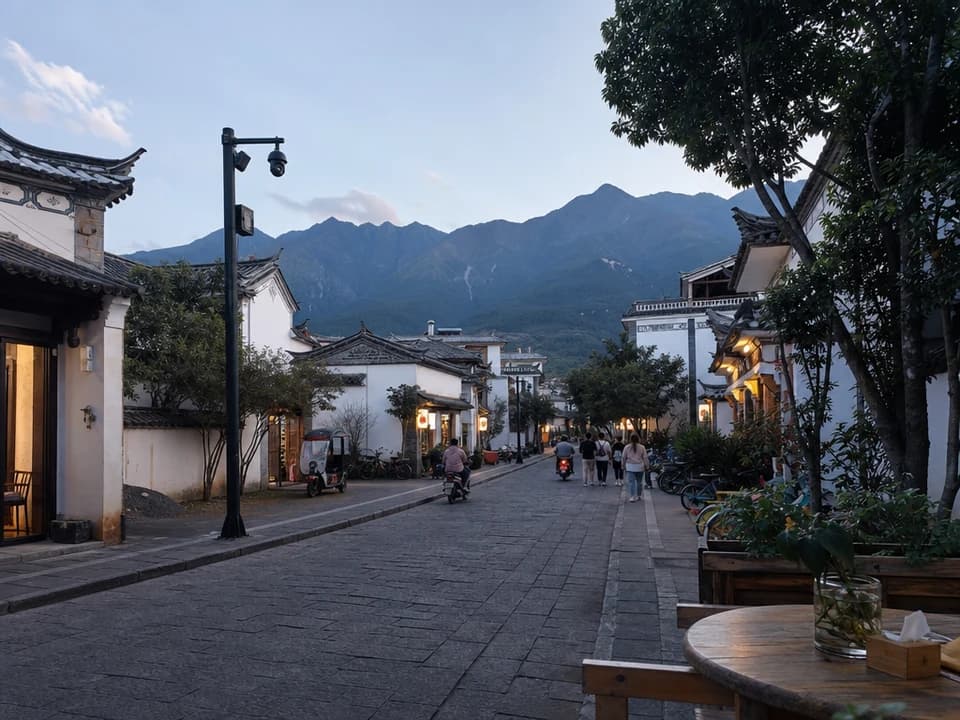 大理晚间散步与街区灯光