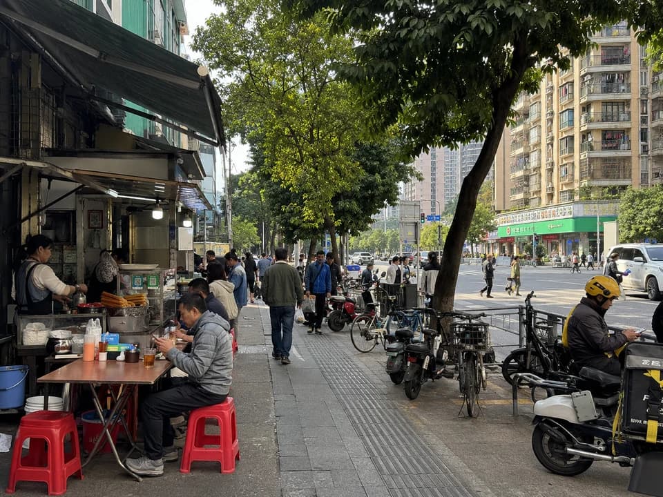 广州清晨街区气氛