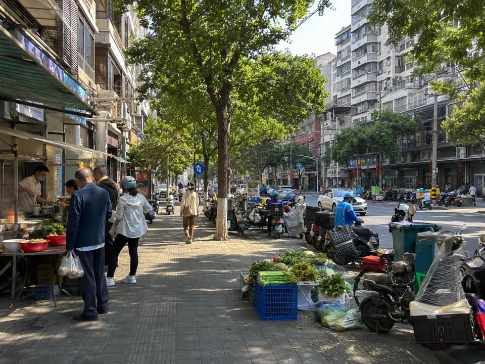 南京清晨街区气氛