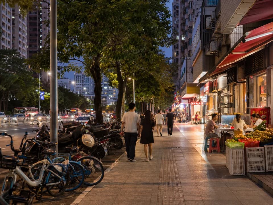 深圳晚间散步与街区灯光